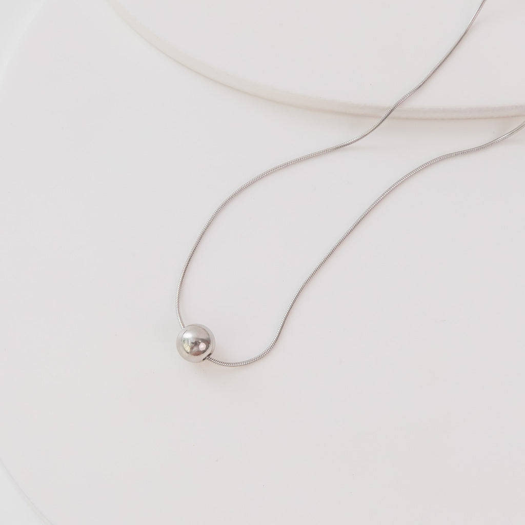 Colar esfera banho de prata