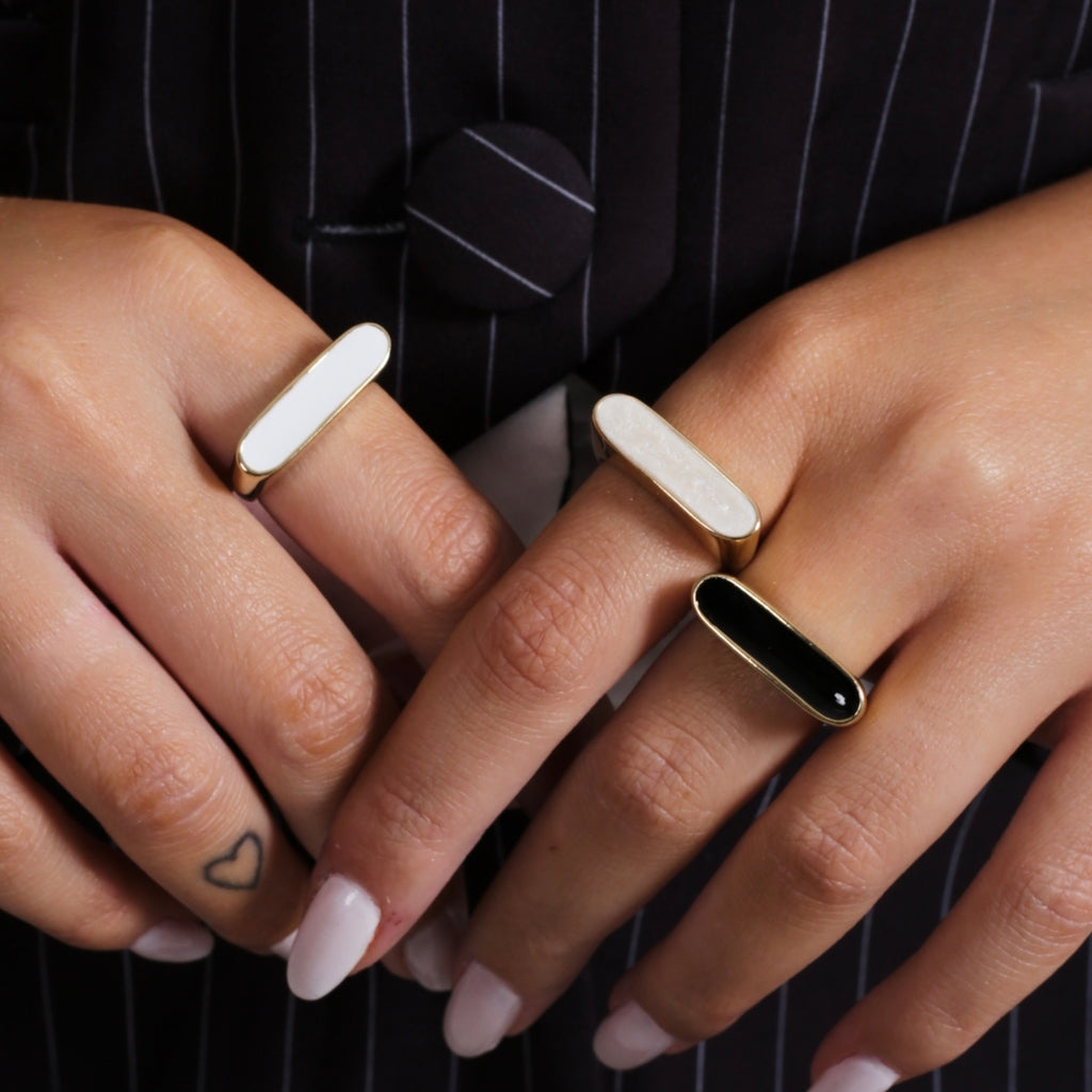 Anel com resina preta