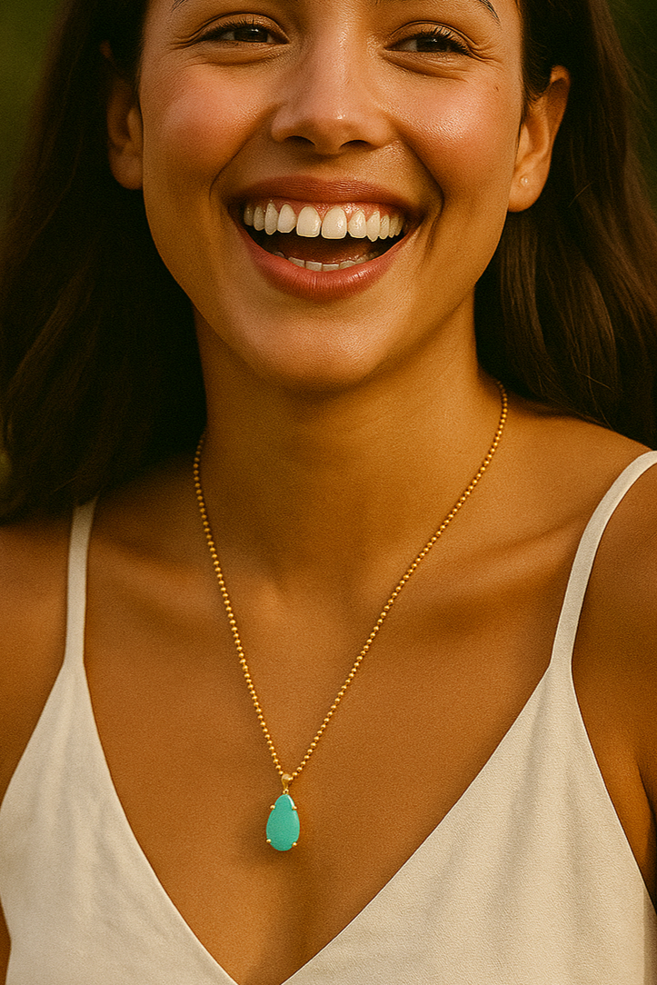 Gargantilha verde mar