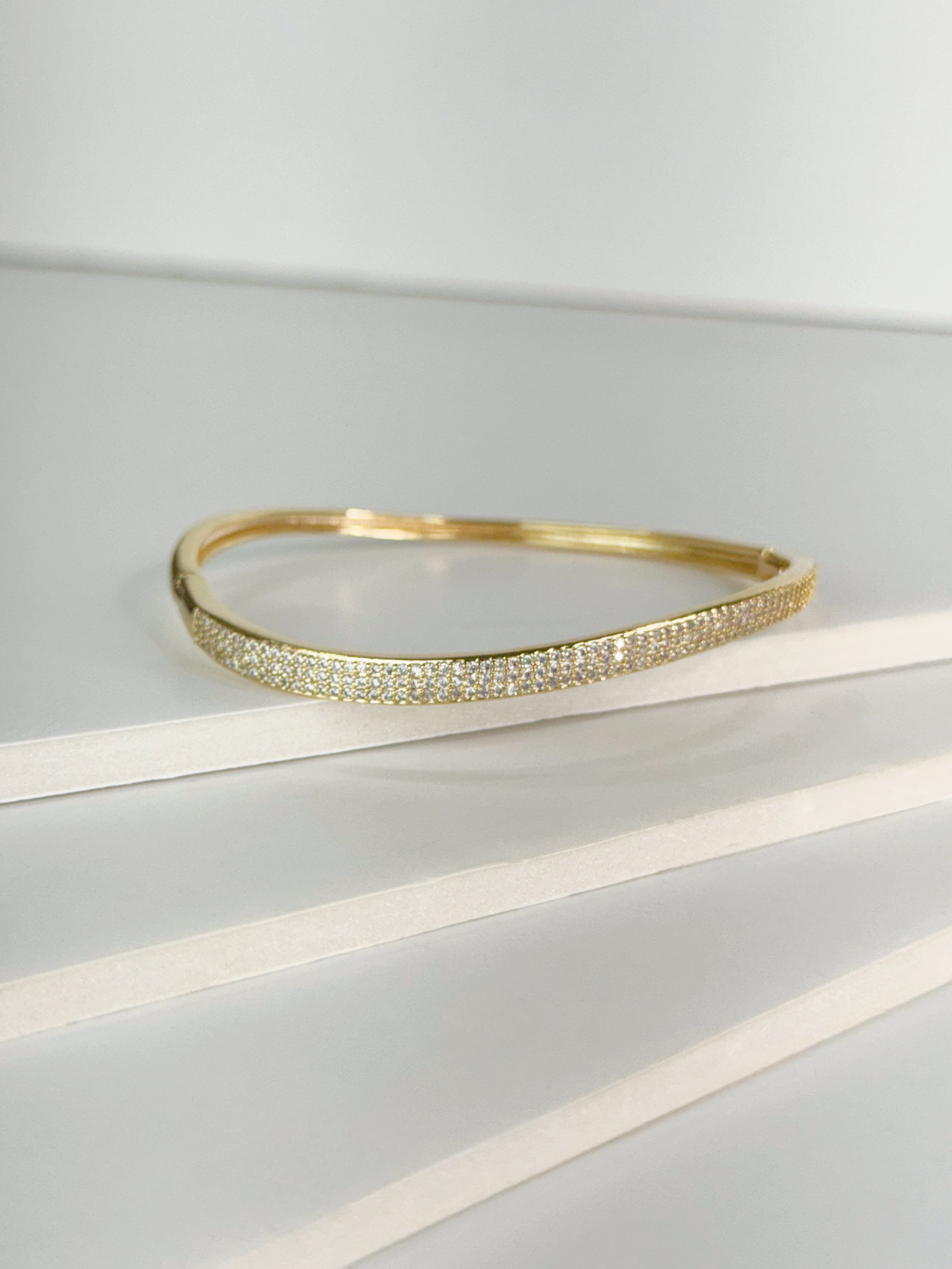 Bracelete onda cravejado