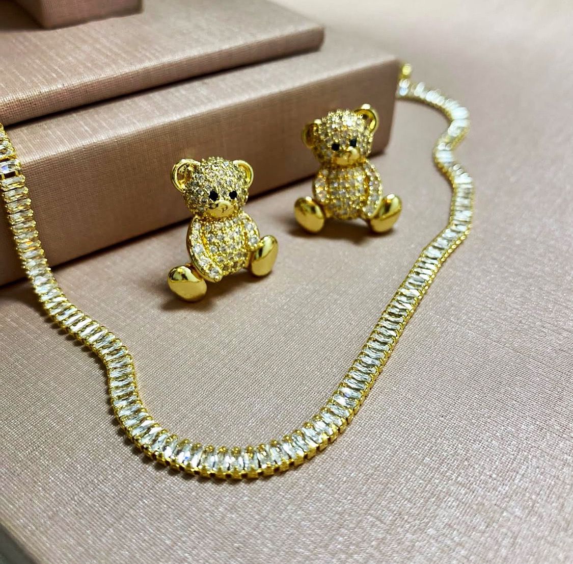 Brinco Ted cravejado